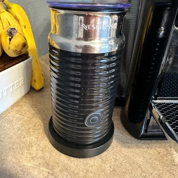 Selling my Nespresso Evoluo Piano Black & Aeroccino3 Milk Frother